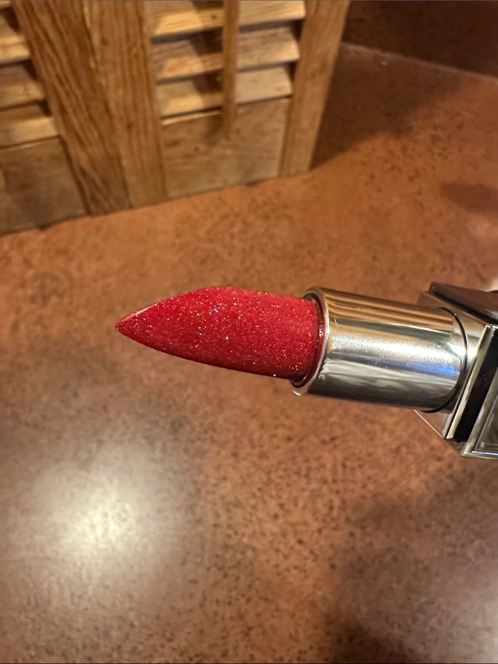 Tom Ford Extreme Lipstick - 07 Stunner Sparkling Red - Picture 2 of 2